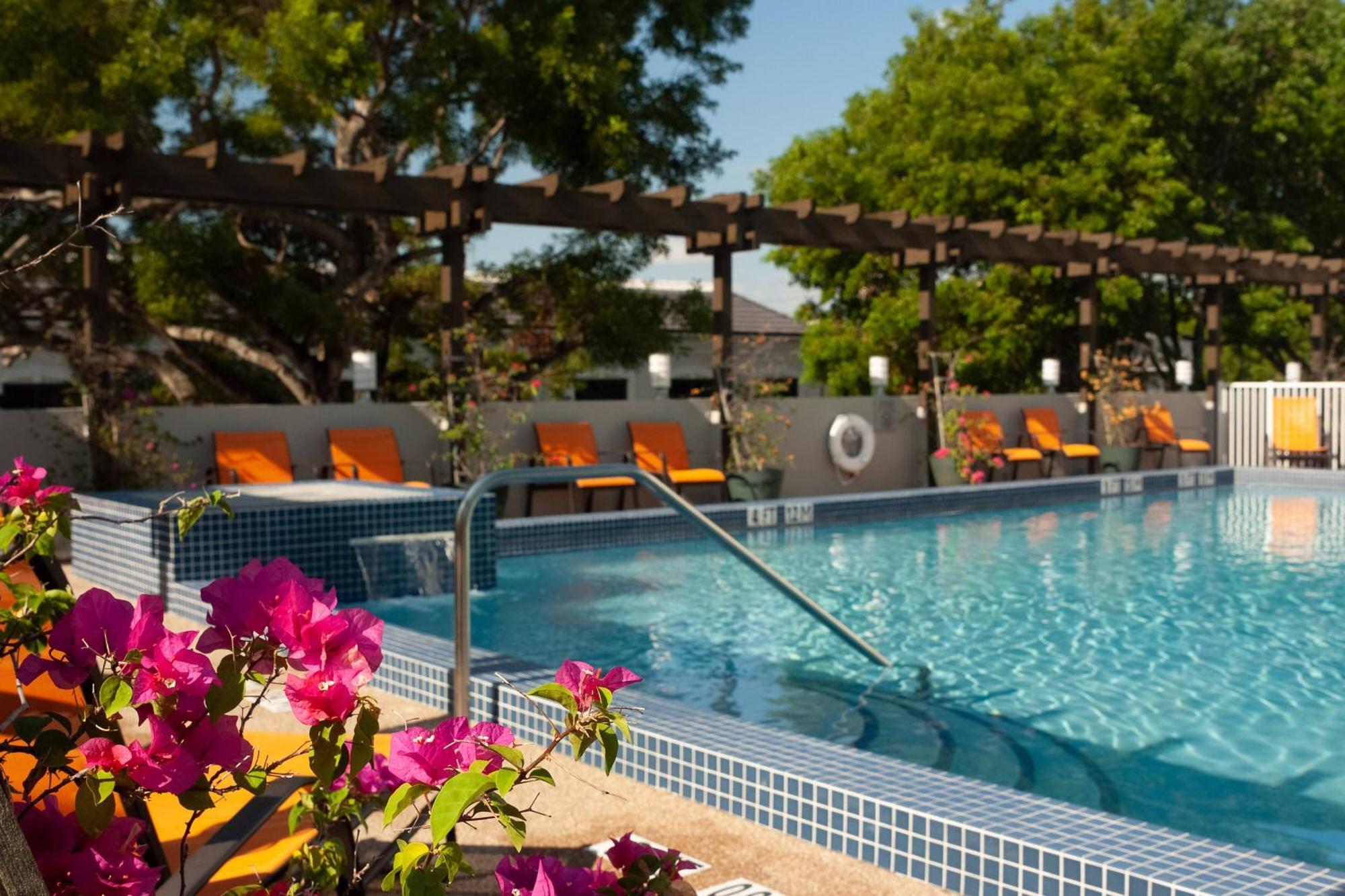 Courtyard Miami Coral Gables Exterior foto